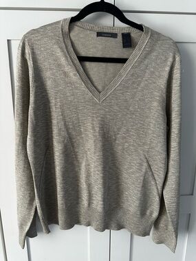 Liz Claiborne Women’s V-Neck Sweater in Heathered Light Beige